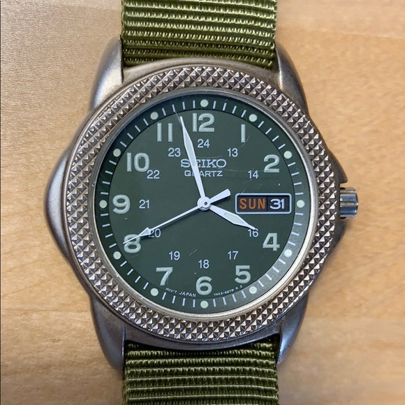 seiko quartz field watch